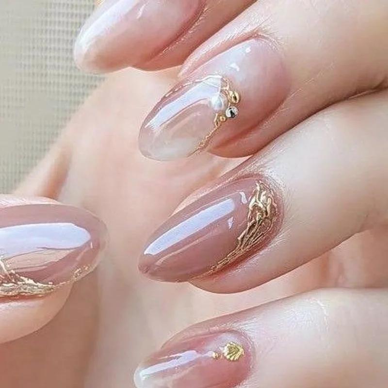 Maja Nails & Lashes 6